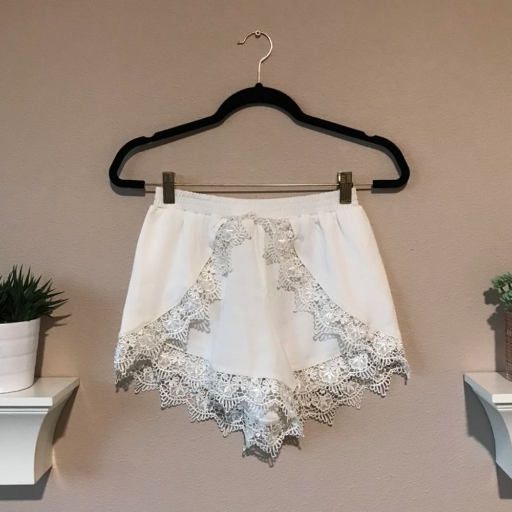 Tobi Chiffon Lace Shorts